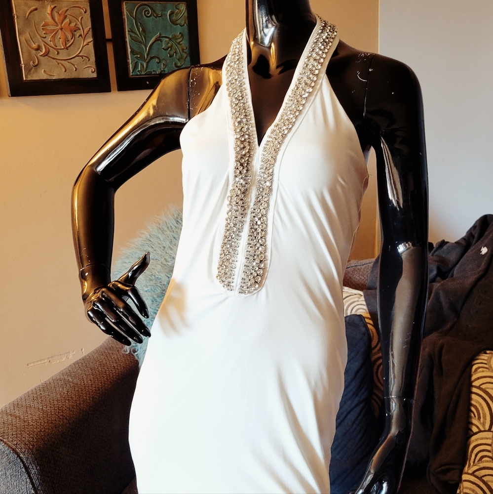 🔥White Halter Style Rhinestone Gown! - Picture 8 of 9